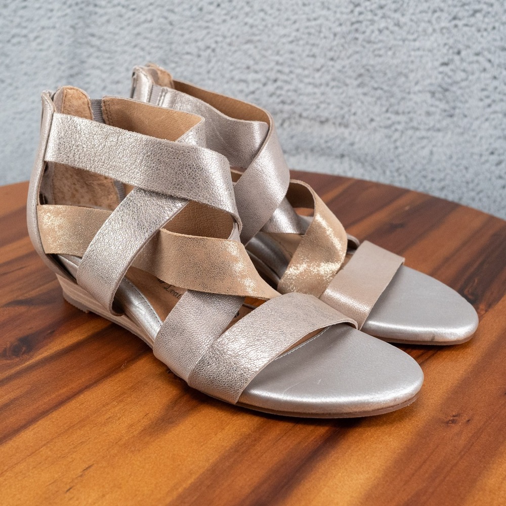 Sofft Rosaria Sandals Women's 8 Narrow Silver Tan Leather Strappy Wedge Zip